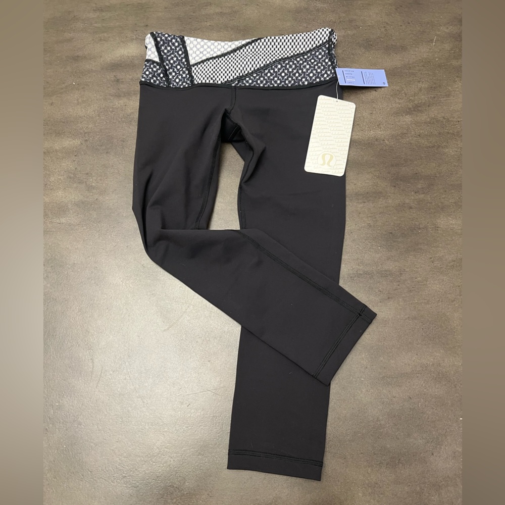 Lululemon crop yoga pants size 4